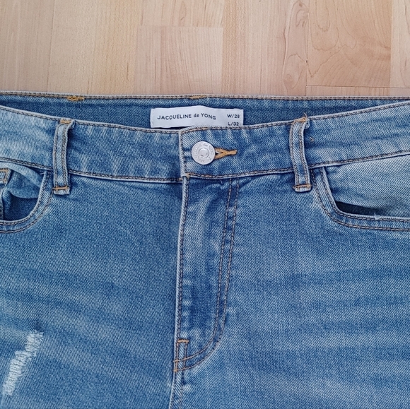 JDY Frayed Hem Jeans with Displaced Back Pocket - Picture 5 of 8